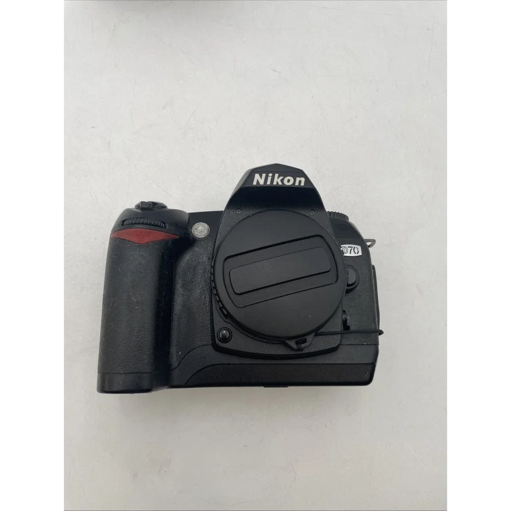 Nikon D70S 6MP Digital SLR Camera Body Only+Battery+Strap+Case TESTED